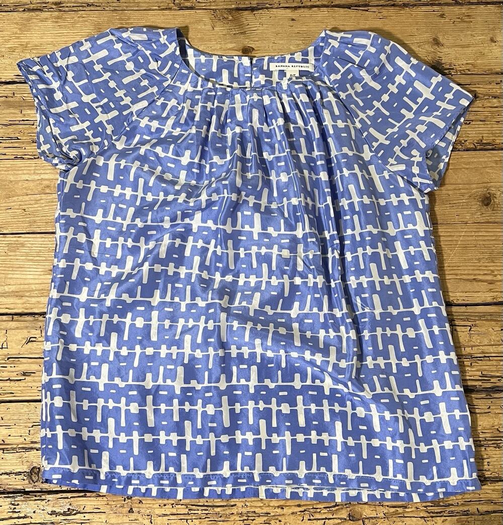 Banana Republic Women’s Size S Blue/White 100% Silk Blouse - NWOT